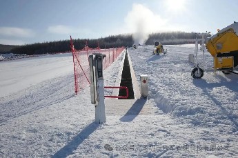 从硬件到解决方案：智能自助检票闸机如何驱动滑雪场实现全流程数字化管理？