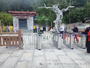 一台景区自助检票闸机替代三个窗口——景区智能票务系统的效率革命