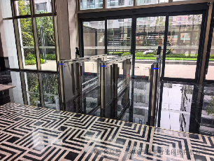 室内游泳馆闸机的防水防潮设计：304不锈钢+专业导水槽如何应对高湿环境？