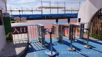 人脸识别人行通道摆闸有效提高工厂考勤记录的准确性