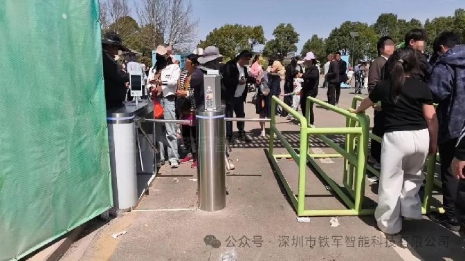 景区购票智能闸机哪个厂家好？探究铁军智能的军工品质与核心作用