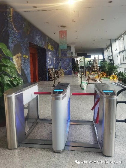 人脸识别门禁闸机有效提升宿舍安全性