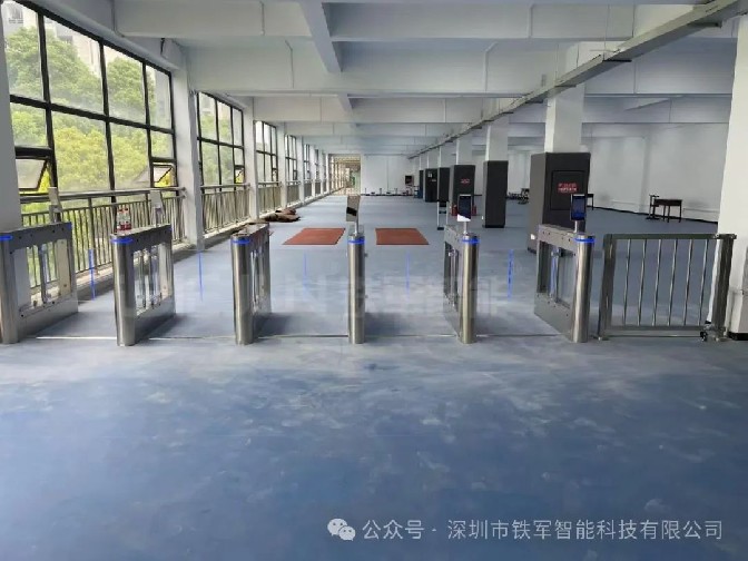 食堂刷卡扫码人行通道闸：自动扣费+限流，杜绝“蹭饭”