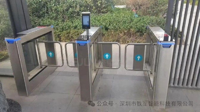 2026年铁军智能新款小区人行通道闸机定制：防水防晒、适应室外环境的摆闸方案