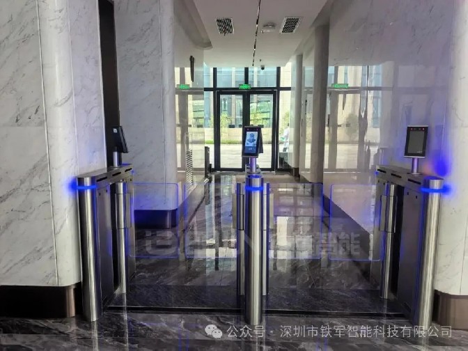 智慧食堂刷卡闸机：员工丢卡、忘带卡如何解决？刷脸吃饭了解一下