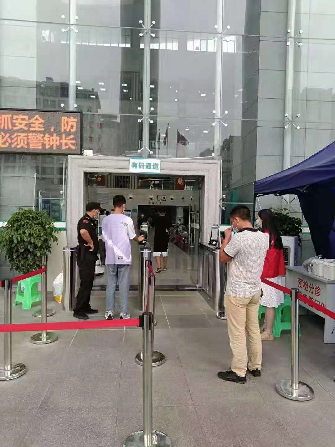 测温人脸识别健康码闸机的应用汇总