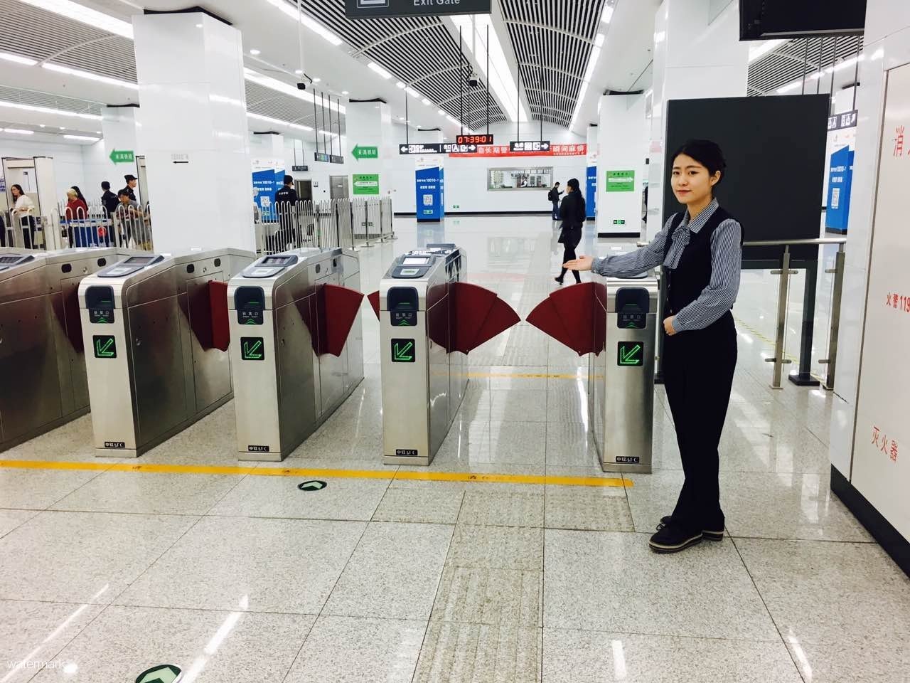 ​为什么地铁通道闸普遍都选择翼闸