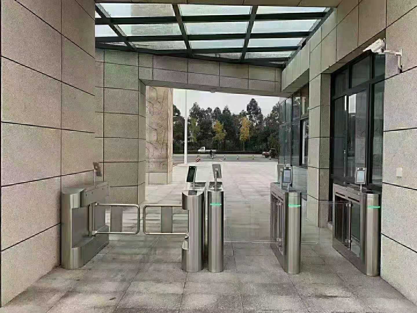 社区防疫门禁管理系统一刷即可通行