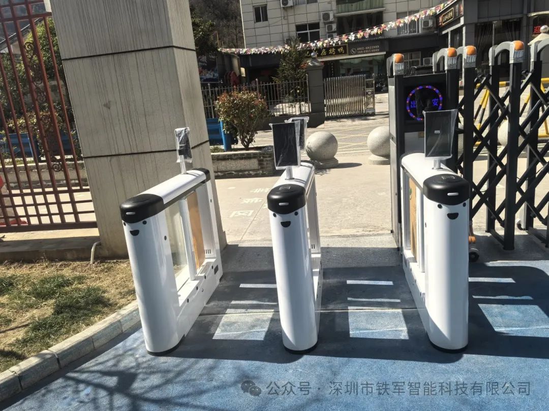 铁军智能闸机厂家为您介绍：校园人行通道闸常见的几款闸机