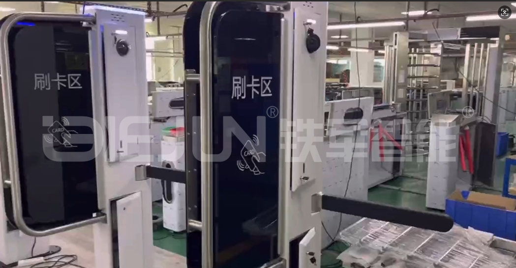 滑冰场票务通道闸系统厂家选哪家？——铁军智能：一体化方案，可靠之选