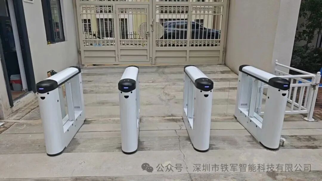 幼儿园闸机选型特别注意：儿童安全如何保障？防夹+低通道+防撞设计缺一不可