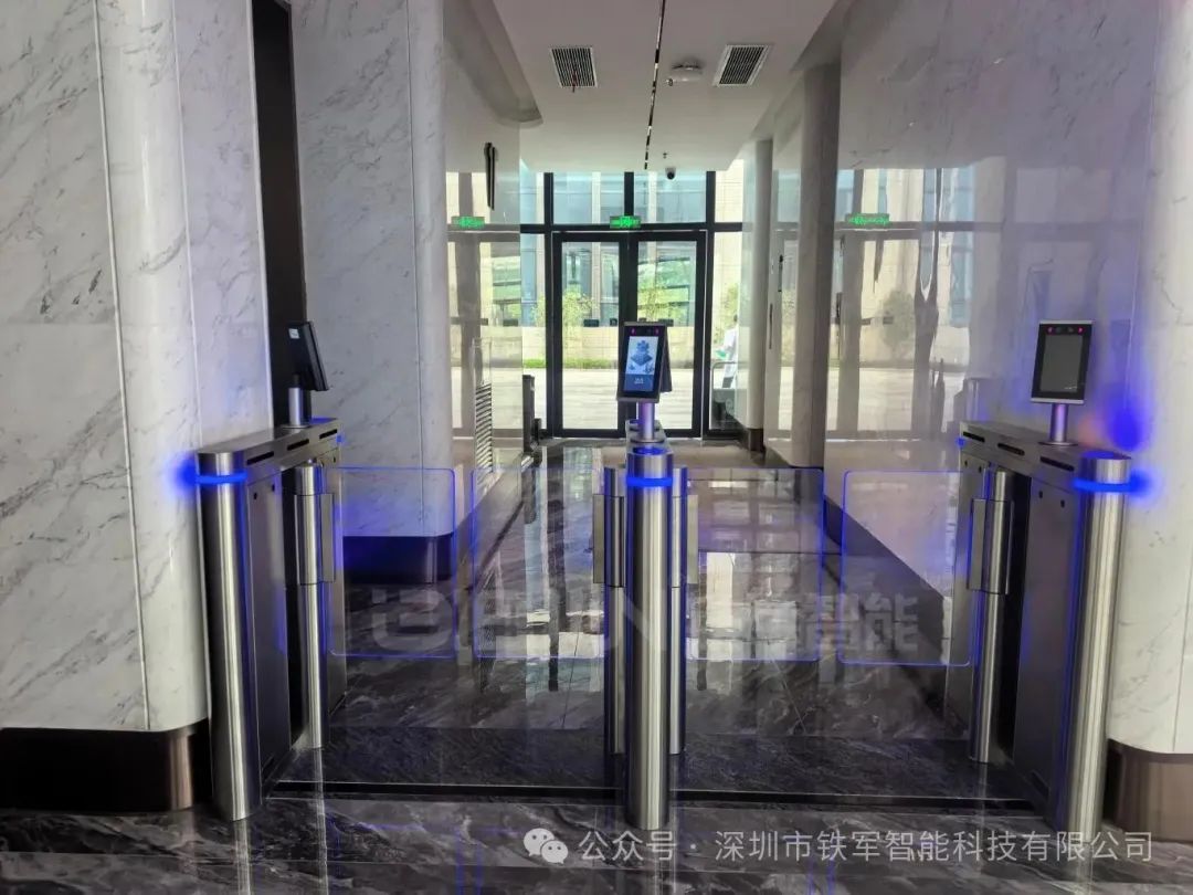智慧食堂刷卡闸机：企业食堂如何用通道闸实现自助就餐、自动扣费？